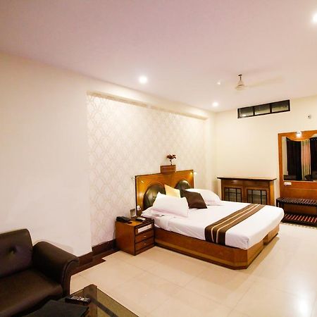 Hotel Rishi Regency Jabalpur Esterno foto