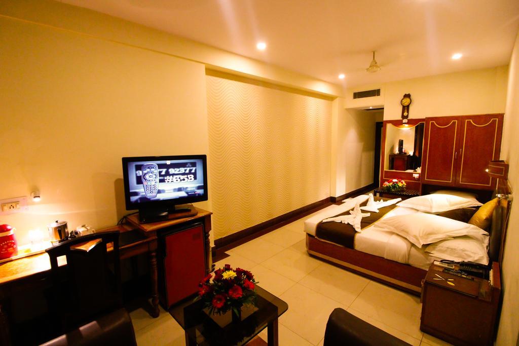 Hotel Rishi Regency Jabalpur Esterno foto