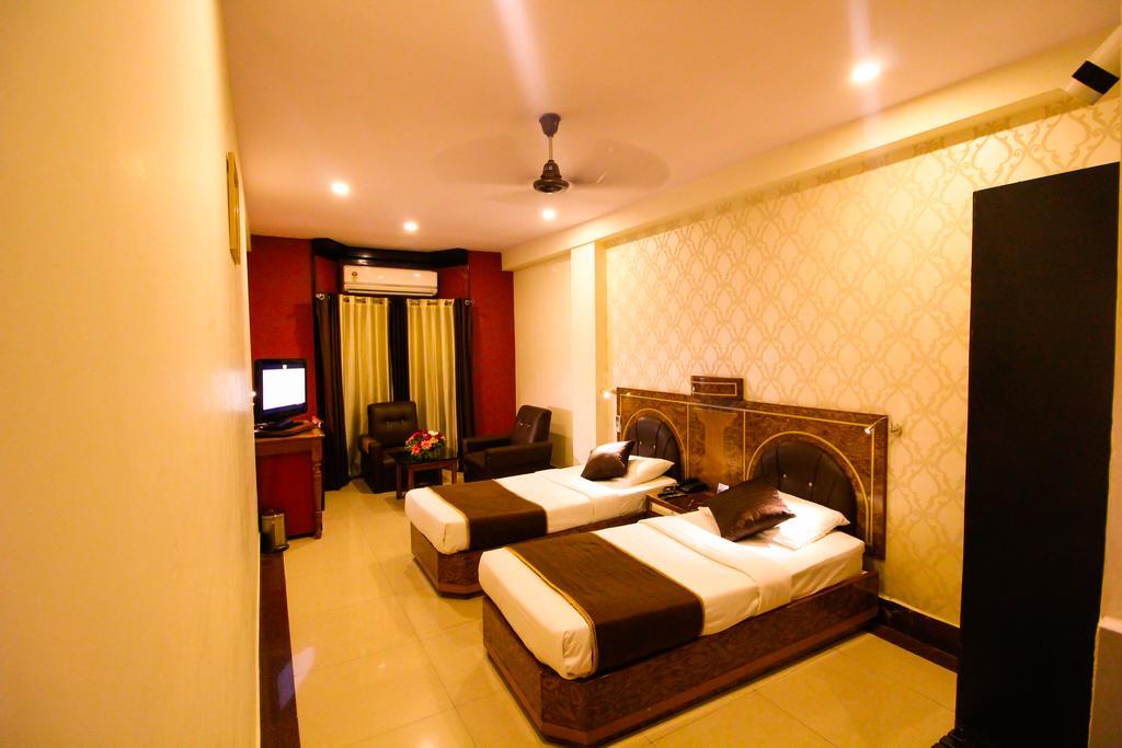 Hotel Rishi Regency Jabalpur Esterno foto