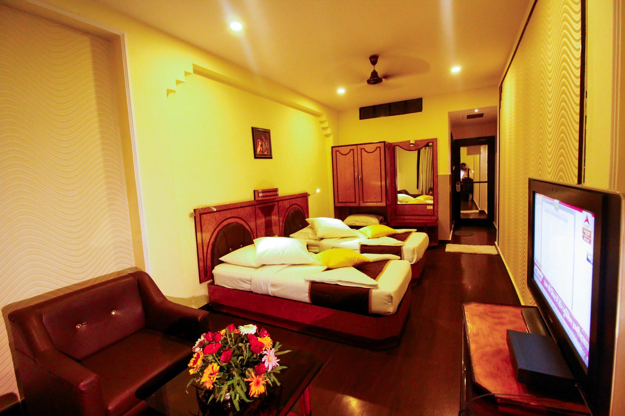 Hotel Rishi Regency Jabalpur Esterno foto