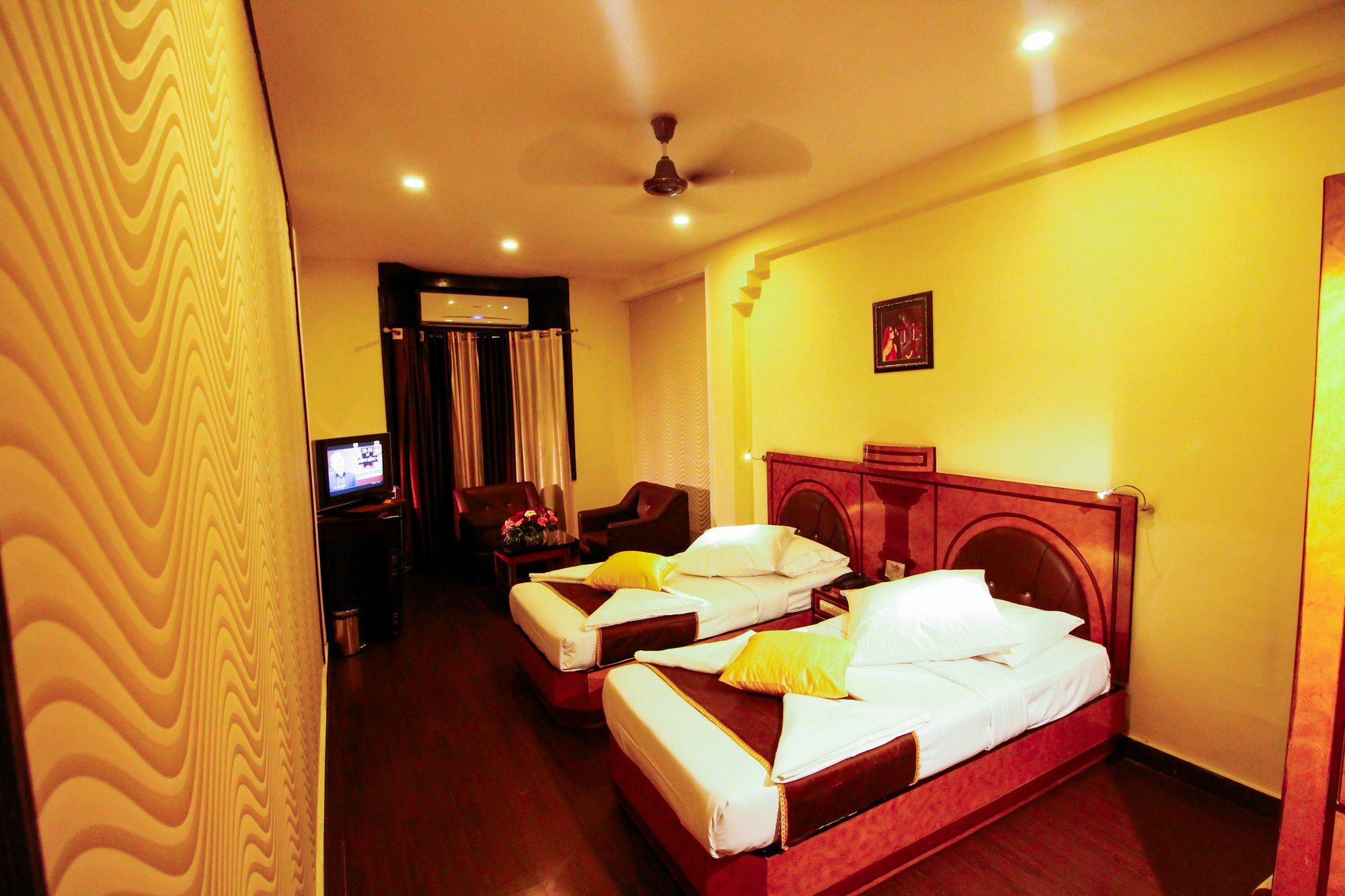 Hotel Rishi Regency Jabalpur Esterno foto